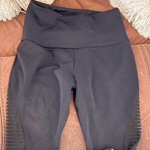 Vented workout leggings